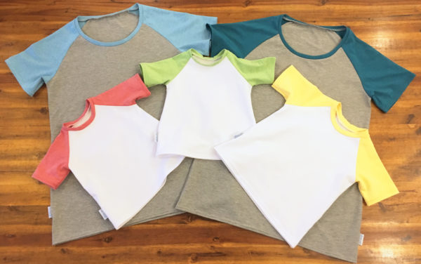 SturKnopf zweifarbiges T-Shirt Gruppenbild